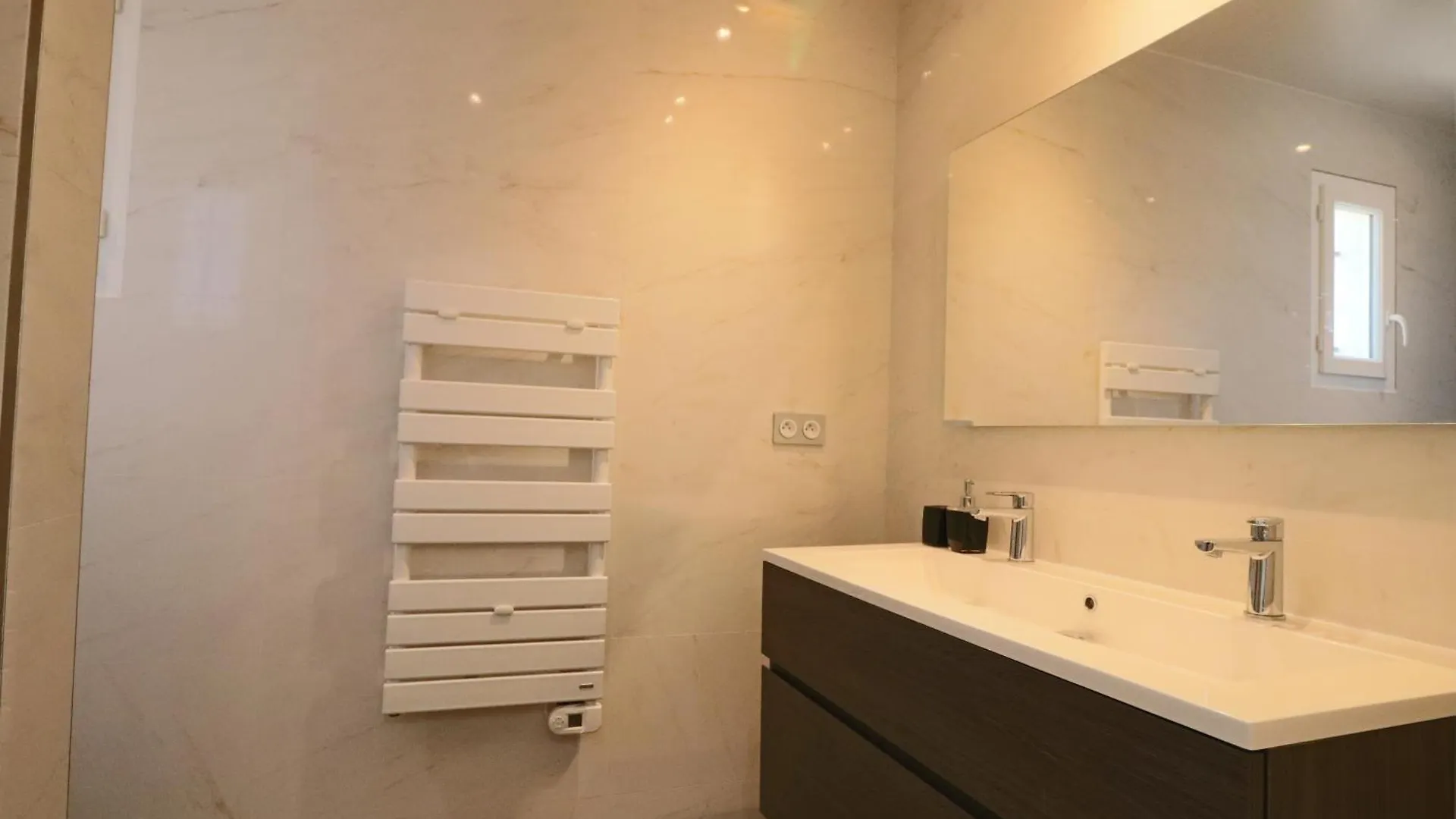 Villa Rose Antibes 0*,  France